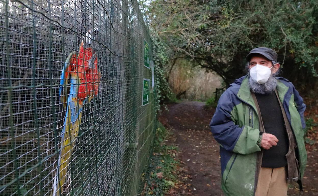 Ernesto Junco, en el zoo de Cangas de Onís.
