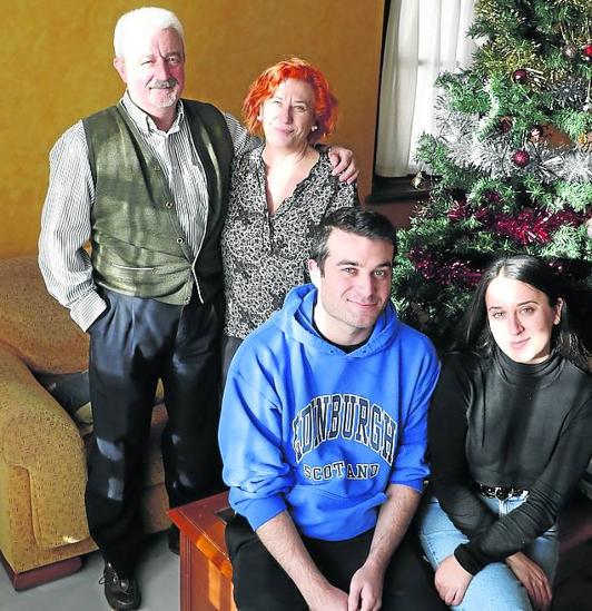 La familia Núñez Martínez, reunida en San Feliz, Lena. 