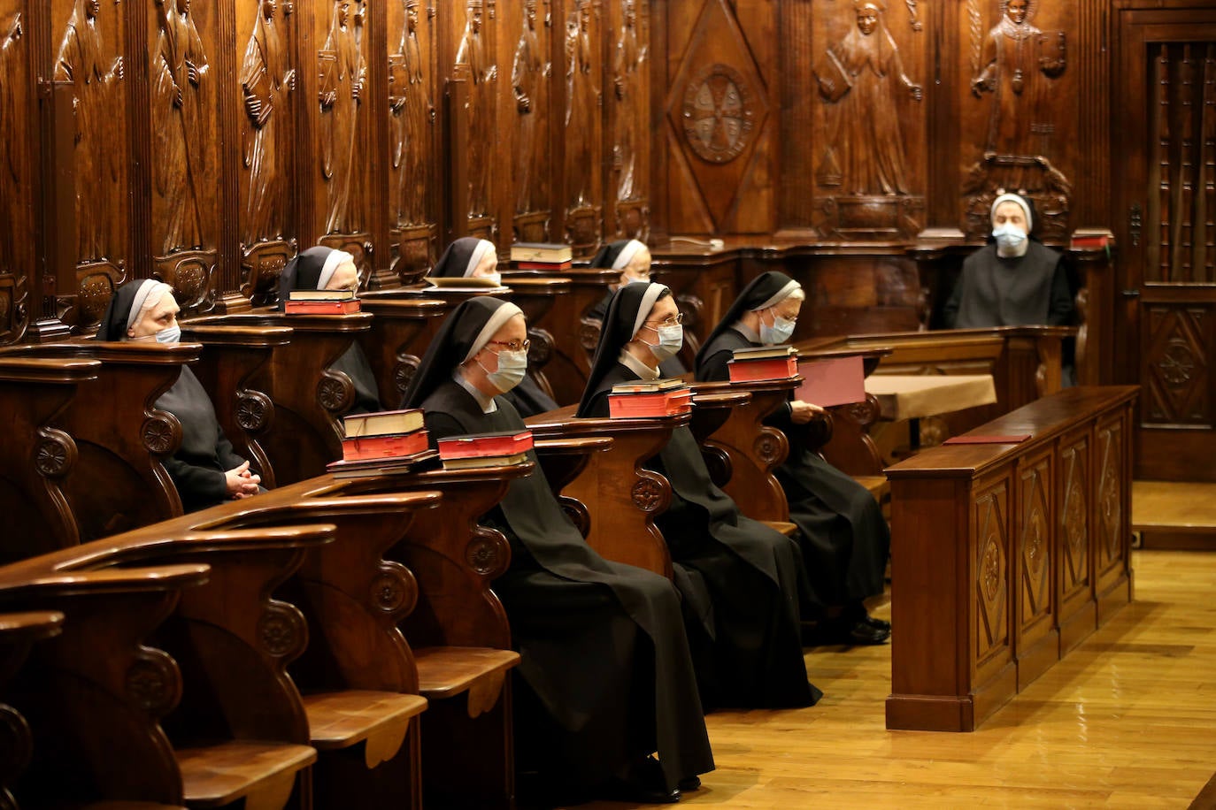 La capilla del monasterio de Las Pelayas cumplió en la tarde de Nochebuena con el tradicional canto de calendas interpretado por la comunidad de religiosa