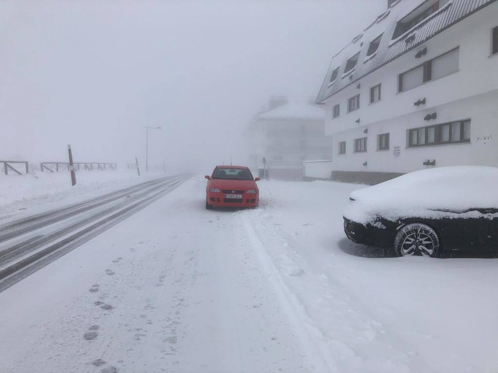 La nieve caída ha dejado varios puertos con cadenas