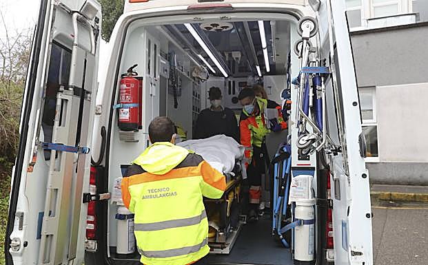 Así trabaja el servicio de ambulancias de Asturias durante el día de Navidad.