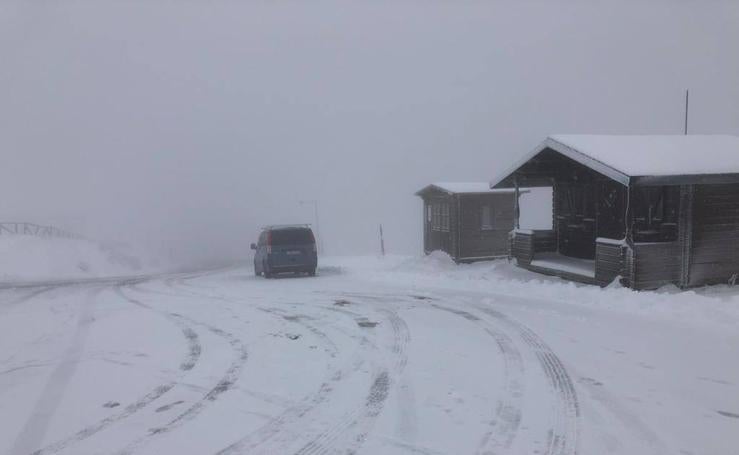 La nieve llega en Navidad a las cumbres asturianas