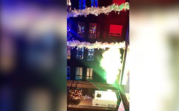 Sentido recuerdo de los vecinos de Gijón a los fallecidos por la covid: «No vale estar tristes»