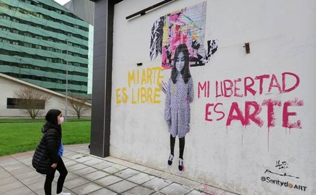 Lola Menéndez observando el último acto que ella protagoniza.