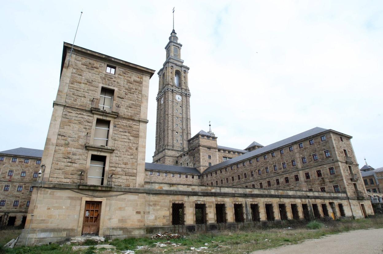 Uno de los emplazamientos que podrían albergar la futura residencia del Sporting en La Laboral. 