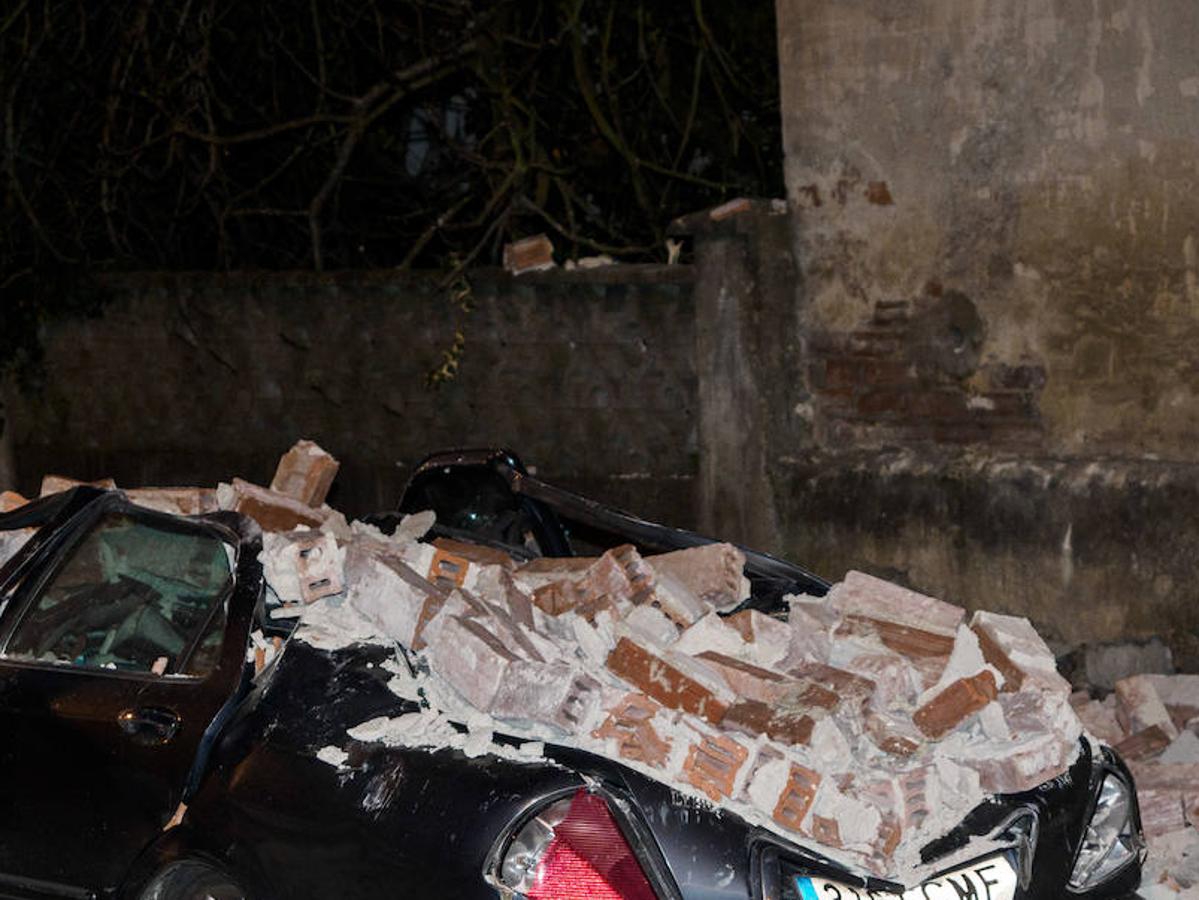 La borrasca 'Bella' que azota la cornisa Cantábrica deja rachas de hasta 110 kilómetros por hora y olas de diez metros en la región.