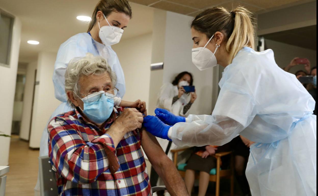 La vacunación en los geriátricos asturianos se retrasa