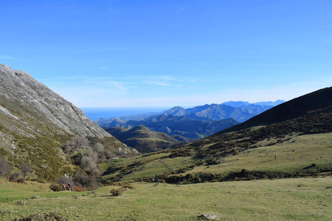 Ruta desde Cofiño al Picu Pienzu : La subida al Picu Pienzu siempre es una buena opción si lo que buscas es una ruta fácil de montaña hasta una cumbre y que te asegure la mejor panorámica a parte de Los Picos de Europa e incluso de la costa asturiana.