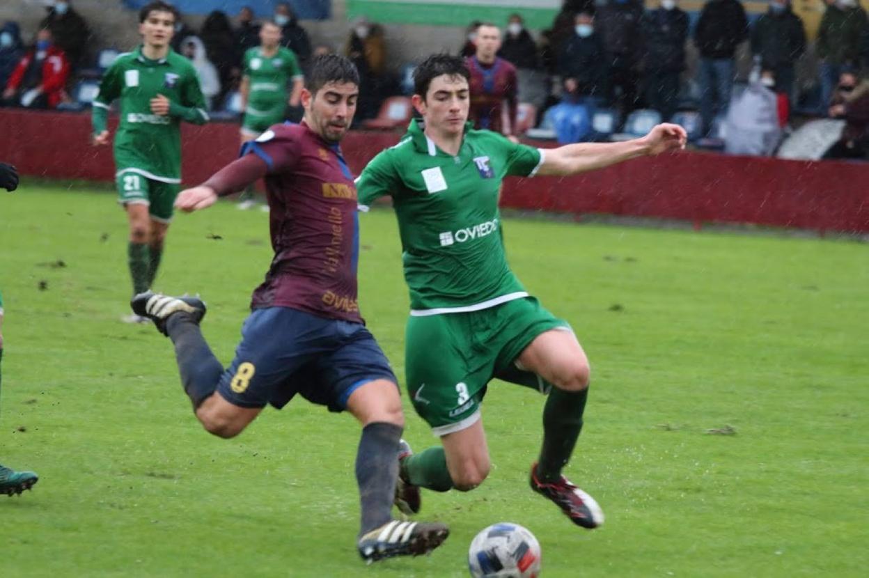 San Eloy trata de superar la presión de Pedro Roza. 