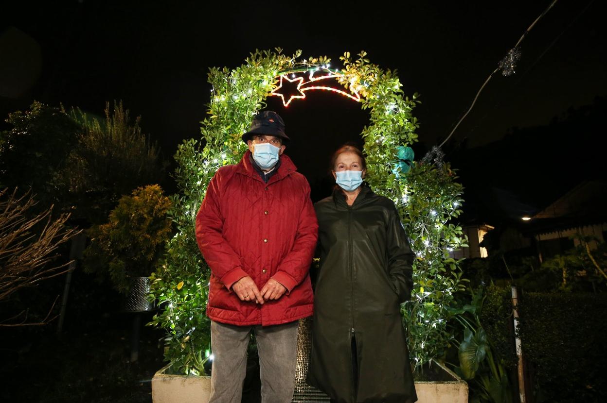 Belarmino Fernández y Pepa Martínez con la decoración. 