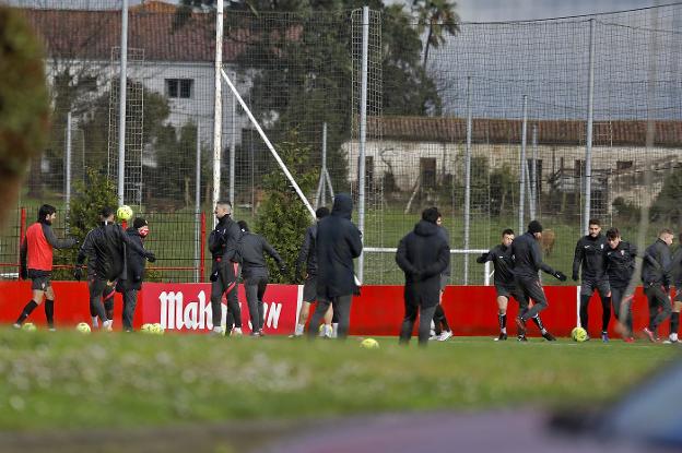 «El origen del brote está en el ámbito social o familiar, pero no en Mareo», defiende el Sporting