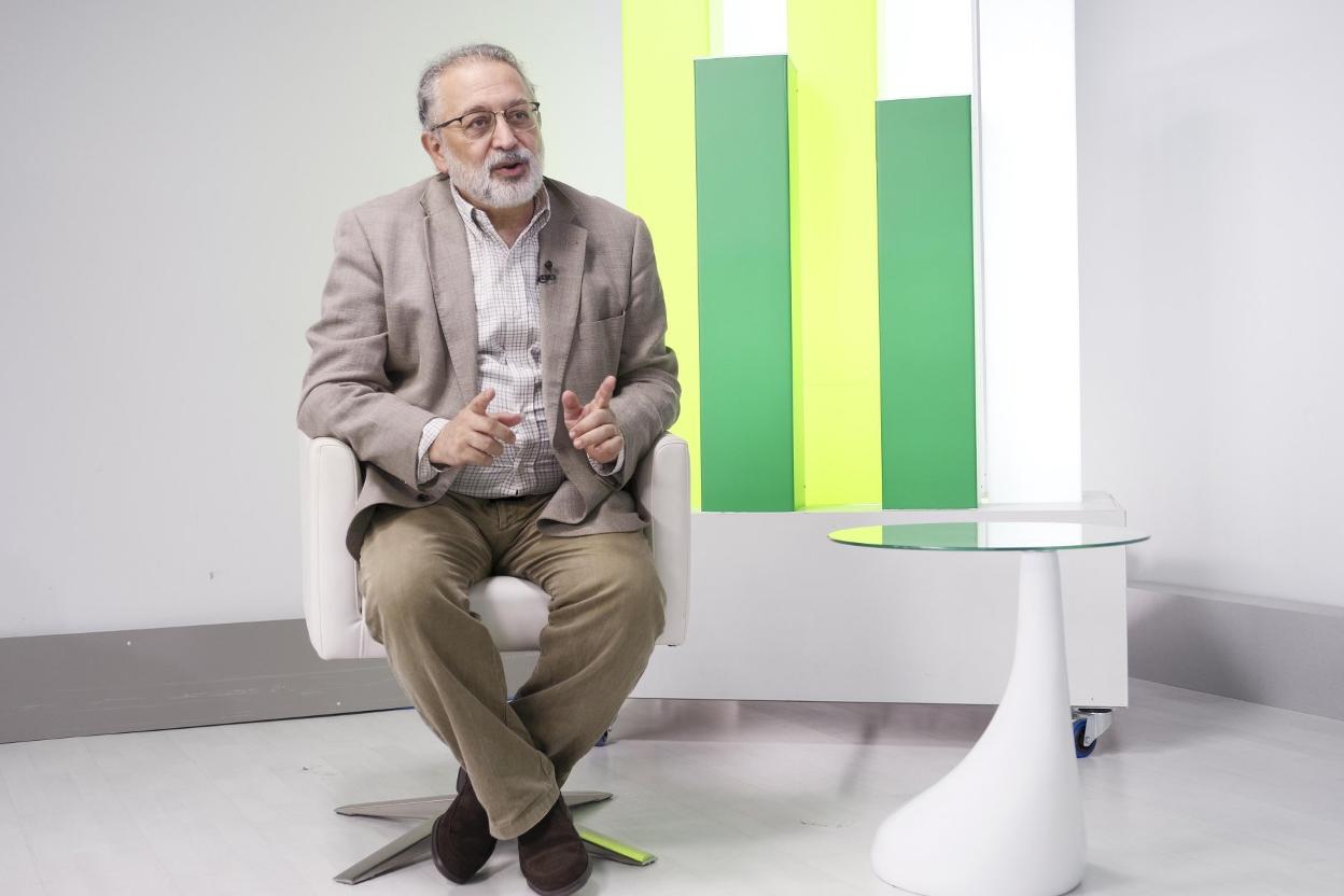 Daniel López Acuña. 