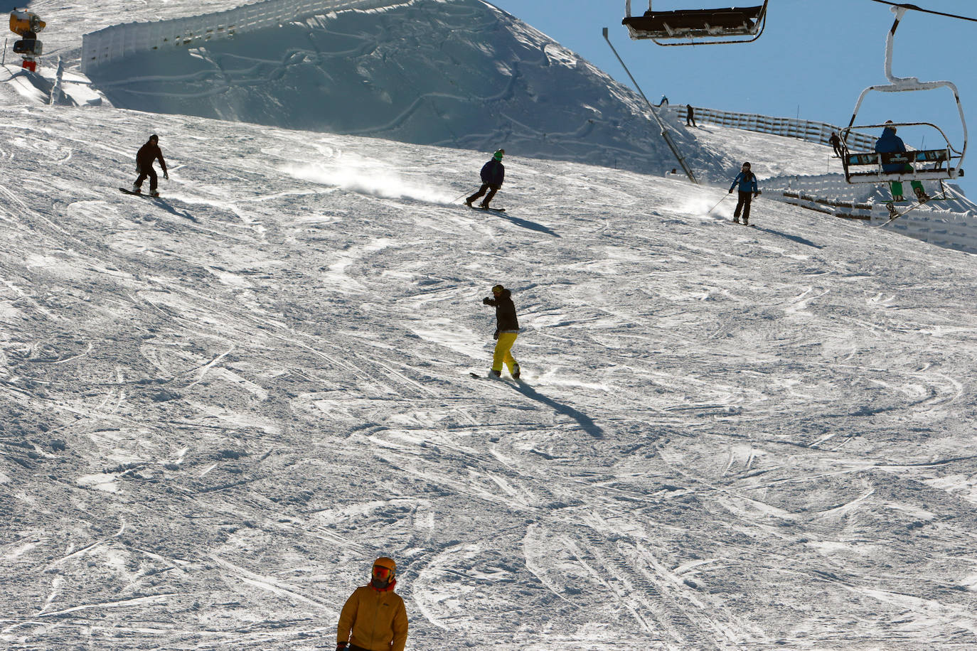 Gran afluencia en la estación de esquí en el Día de Reyes. Completó su aforo diario de 1.200 personas antes del mediodía