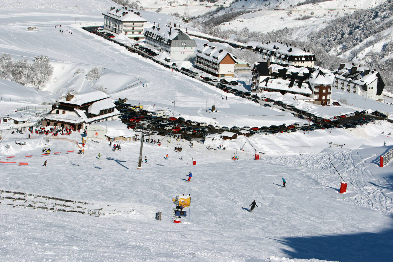 Gran afluencia en la estación de esquí en el Día de Reyes. Completó su aforo diario de 1.200 personas antes del mediodía