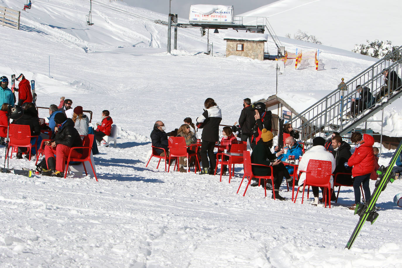 Gran afluencia en la estación de esquí en el Día de Reyes. Completó su aforo diario de 1.200 personas antes del mediodía