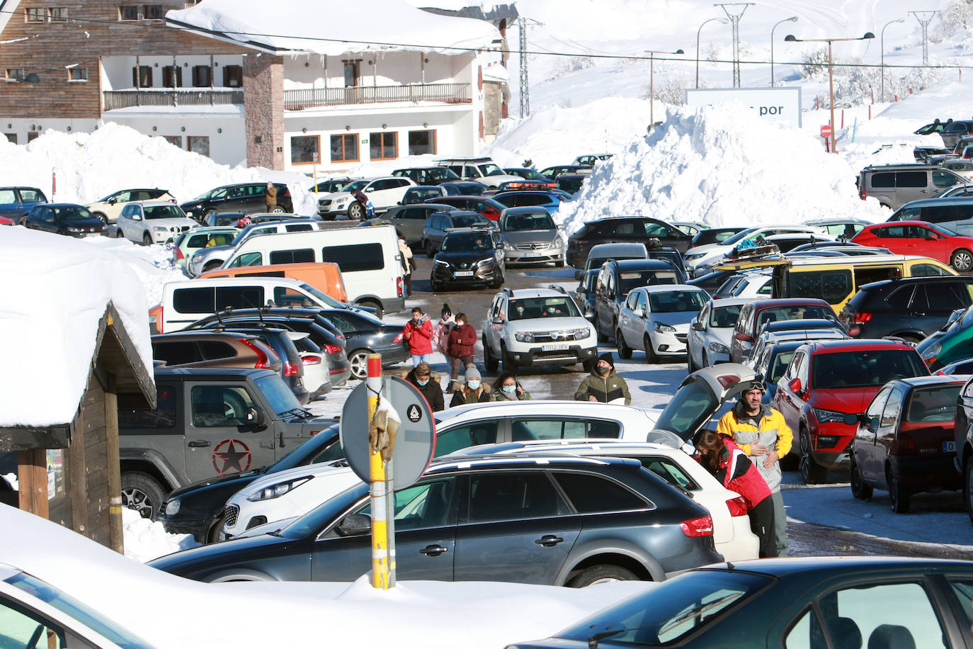 Gran afluencia en la estación de esquí en el Día de Reyes. Completó su aforo diario de 1.200 personas antes del mediodía