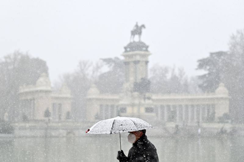 El temporal está dejando impresionantes nevadas en todo el país, desde Asturias a Murcia, pasando por Madrid o Valencia. 