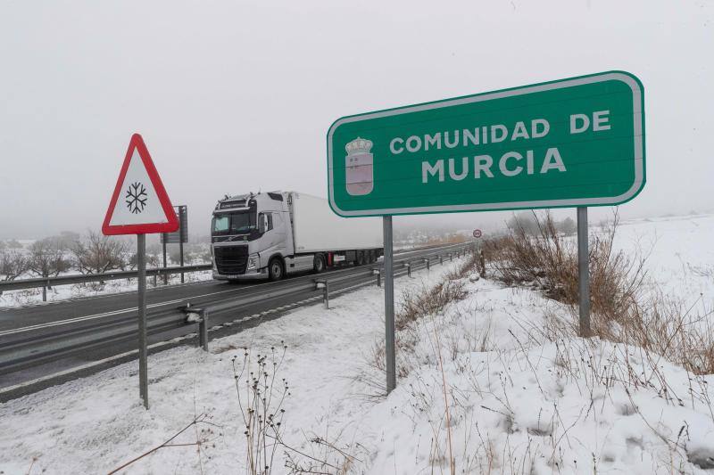 El temporal está dejando impresionantes nevadas en todo el país, desde Asturias a Murcia, pasando por Madrid o Valencia. 