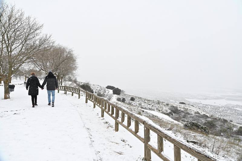 El temporal está dejando impresionantes nevadas en todo el país, desde Asturias a Murcia, pasando por Madrid o Valencia. 