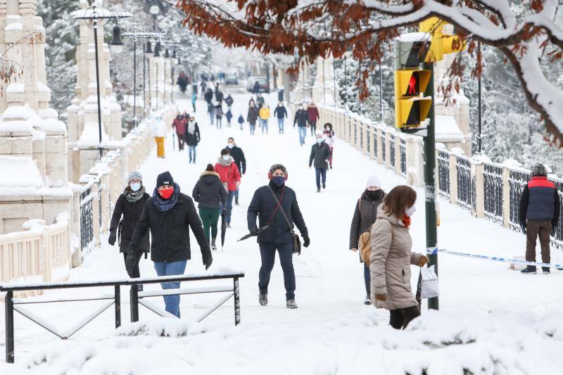 El temporal está dejando impresionantes nevadas en todo el país, desde Asturias a Murcia, pasando por Madrid o Valencia. 