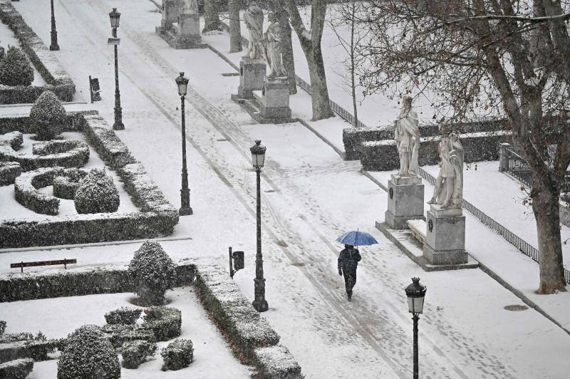 El temporal está dejando impresionantes nevadas en todo el país, desde Asturias a Murcia, pasando por Madrid o Valencia. 