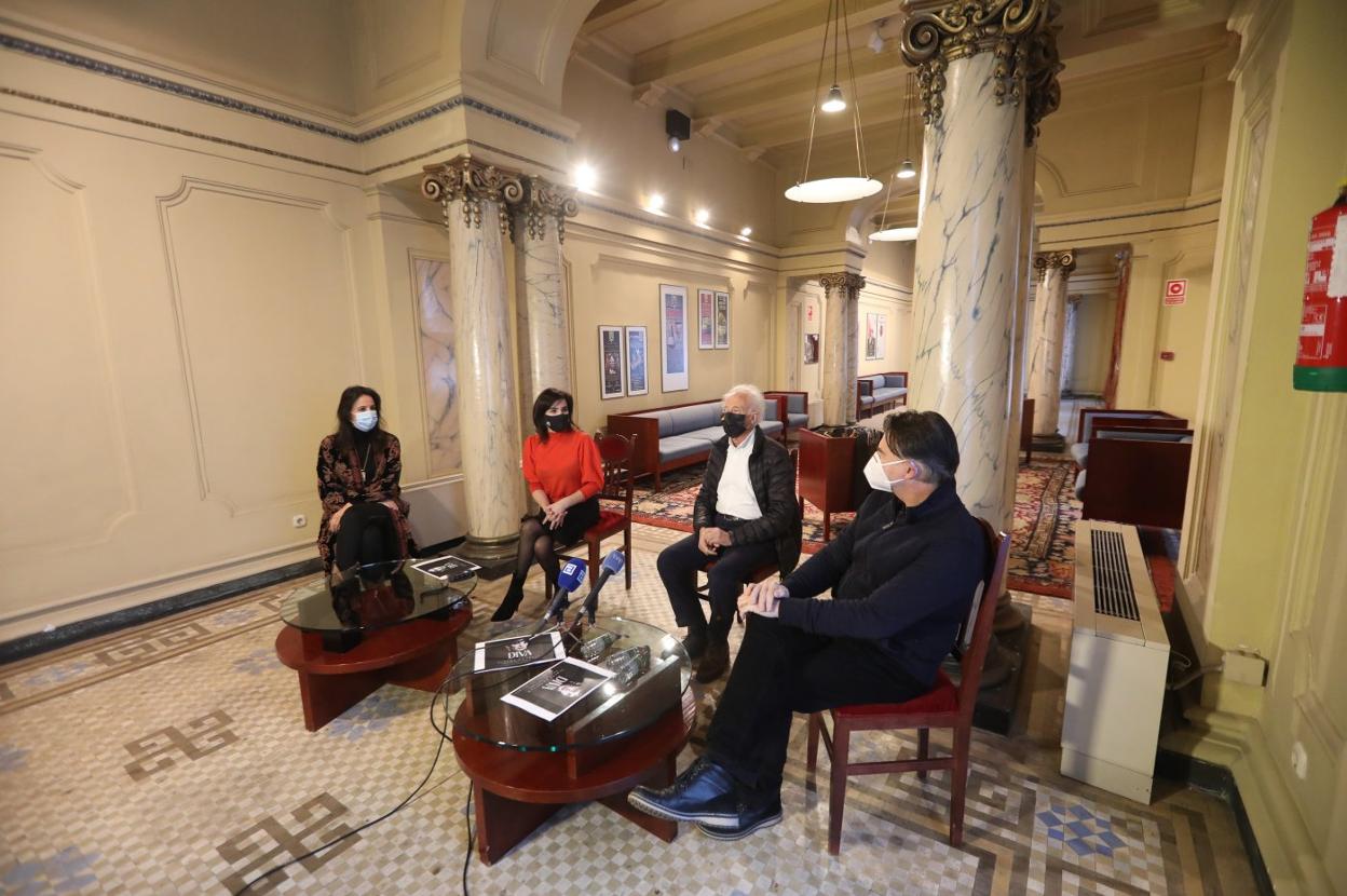 María Rey-Joly, Yolanda Alonso, Albert Boadella y Antonio Comas, en el Palacio Valdés. 