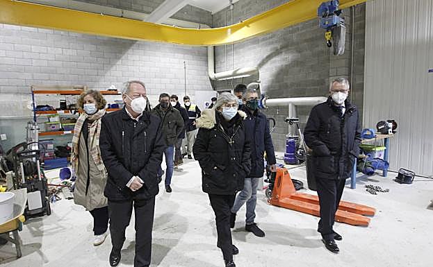 Transición Ecológica acabará antes de abril su examen a la regasificadora de Gijón