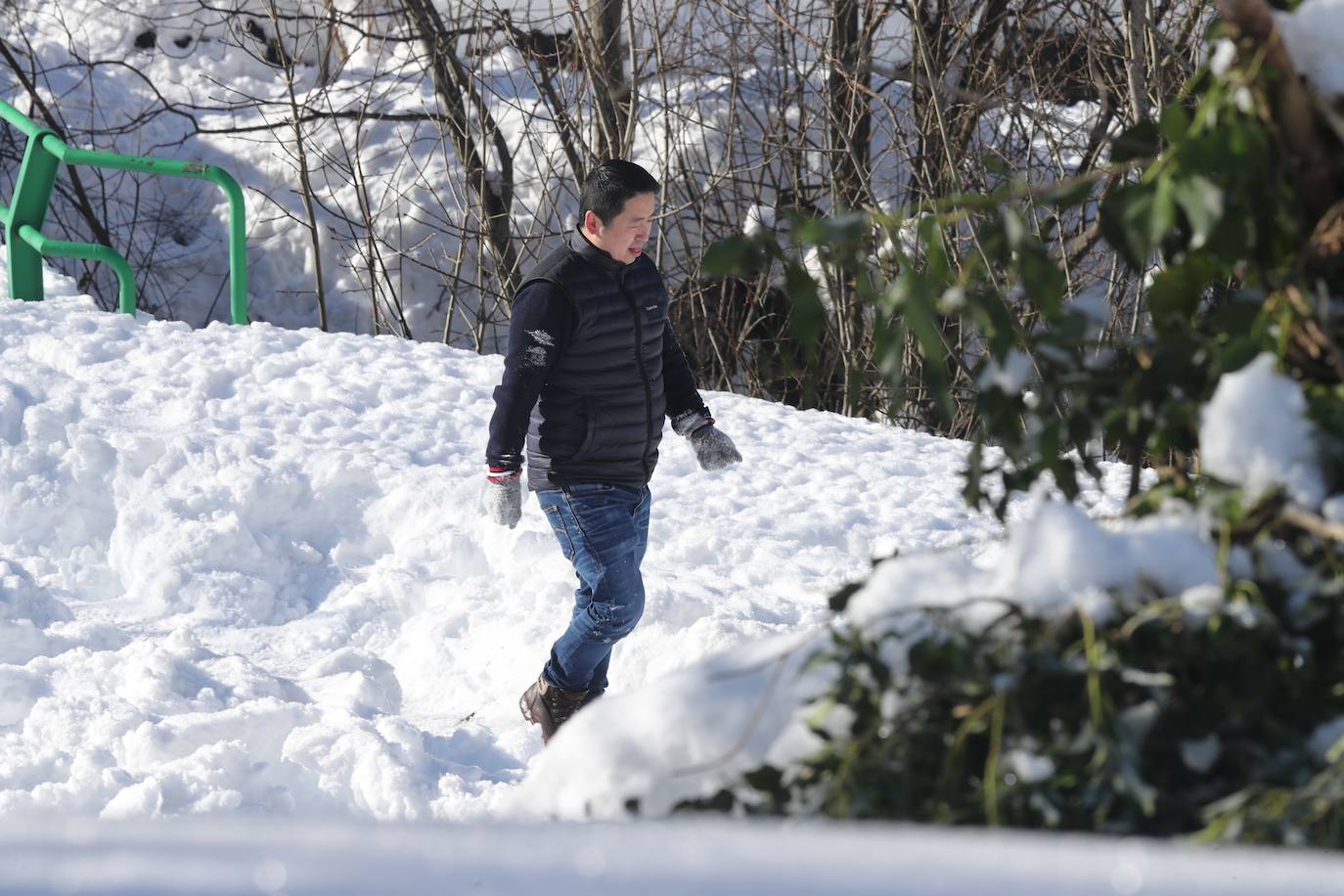 El Principado continúa registrando temperaturas bajo cero y buena parte de la región se encuentra en alerta amarilla por el frío. Además, la Agencia Estatal de Meteorología (Aemet) prevé importantes nevadas y fenómenos costeros adversos de cara al fin de semana 