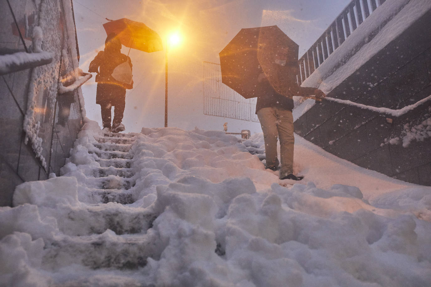 El temporal está dejando impresionantes nevadas en todo el país, desde Asturias a Murcia, pasando por Madrid o Valencia. 