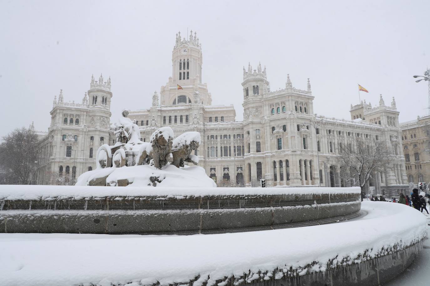 El temporal está dejando impresionantes nevadas en todo el país, desde Asturias a Murcia, pasando por Madrid o Valencia. 