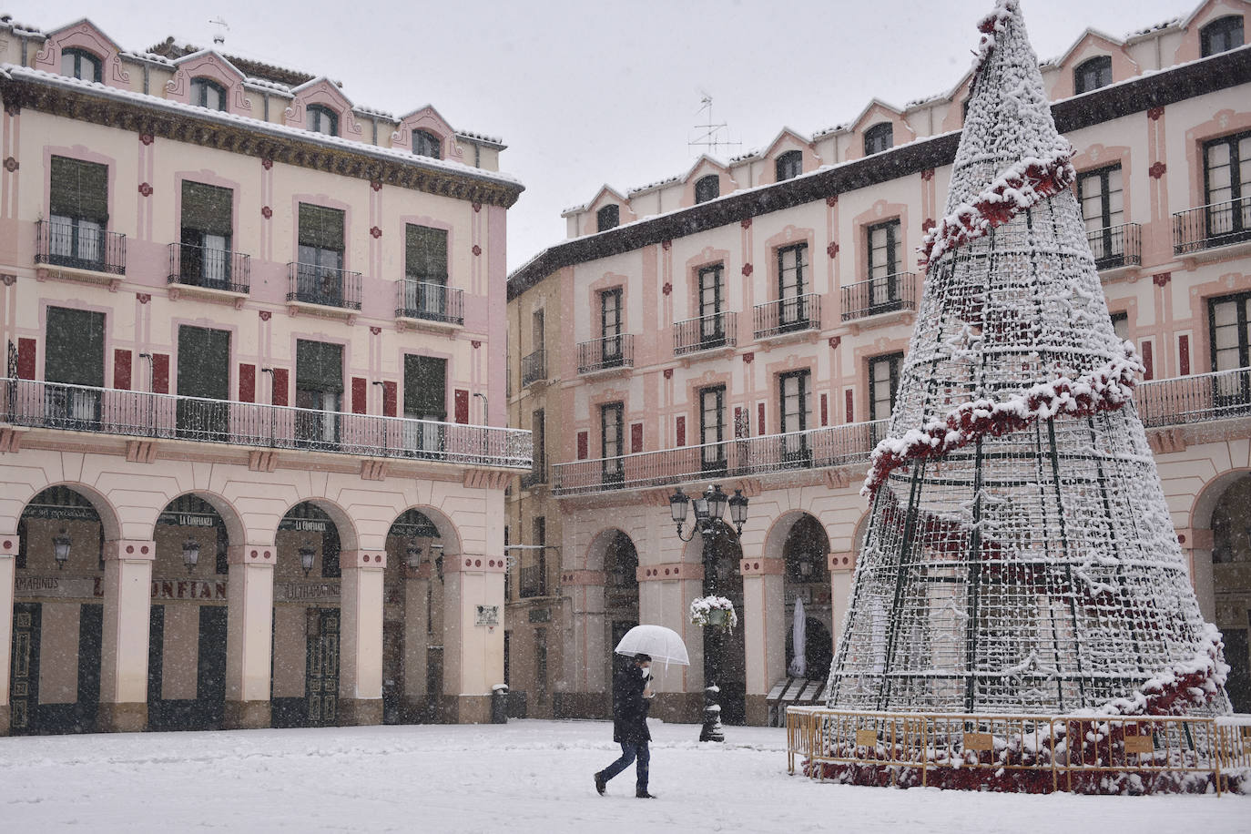 El temporal está dejando impresionantes nevadas en todo el país, desde Asturias a Murcia, pasando por Madrid o Valencia. 