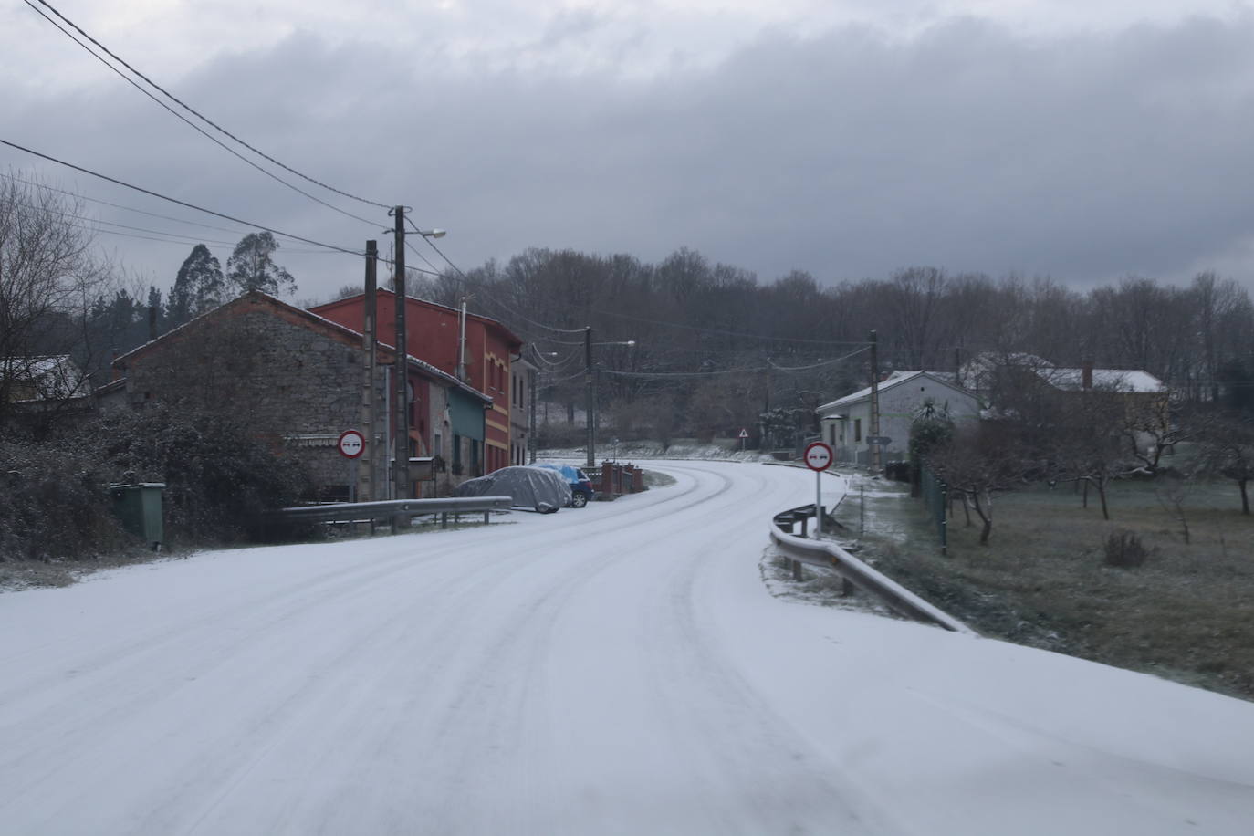 La borrasca deja nevadas y mucho frío en la región, que permanecerá en alerta todo el fin de semana.