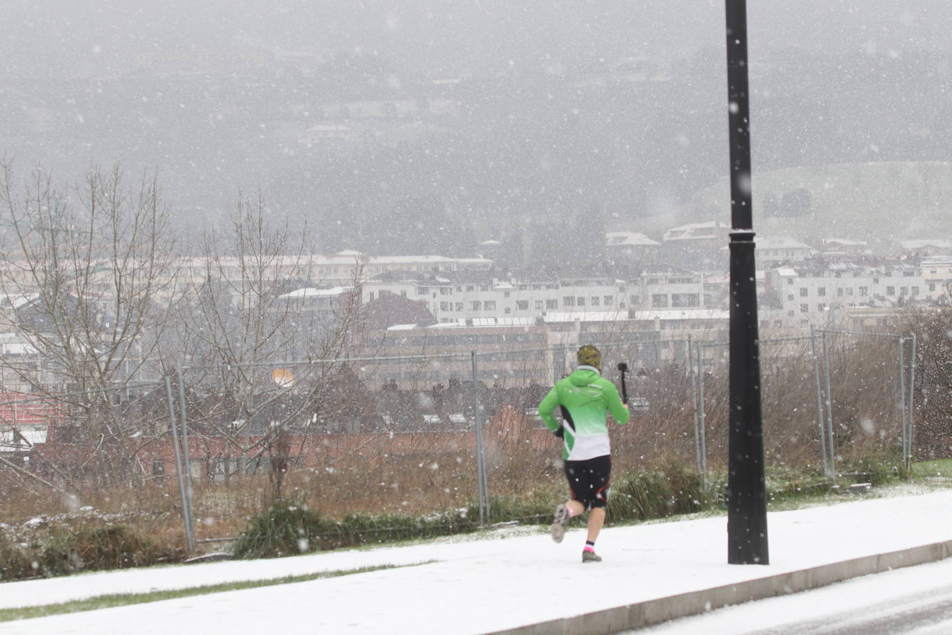 La borrasca deja nevadas y mucho frío en la región, que permanecerá en alerta todo el fin de semana.