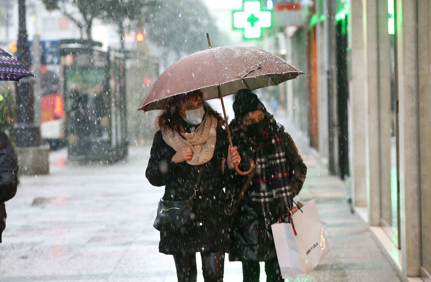 La borrasca deja nevadas y mucho frío en la región, que permanecerá en alerta todo el fin de semana.