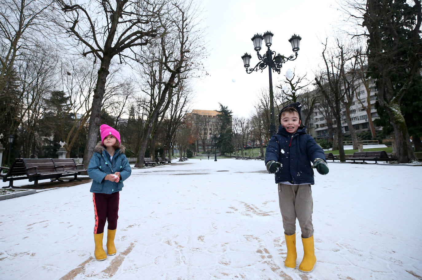 La borrasca deja nevadas y mucho frío en la región, que permanecerá en alerta todo el fin de semana.