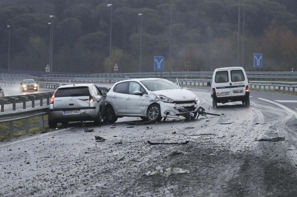 Acceso de El Llano. Colisión en el acceso a Gijón. 