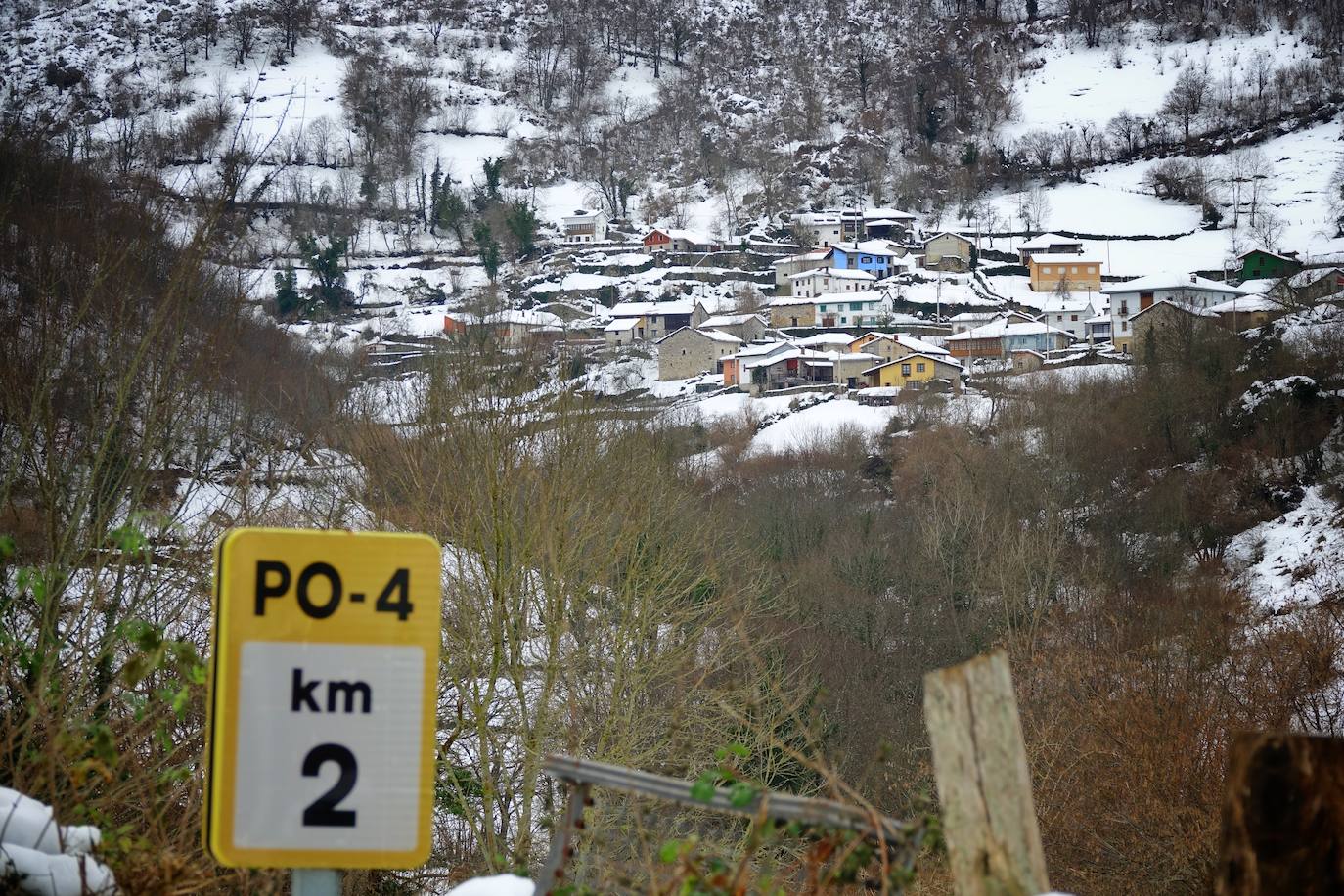 La nieve acumulada durante los pasados días y el hielo continúan protagonizando las estampas de buena parte de la región. 