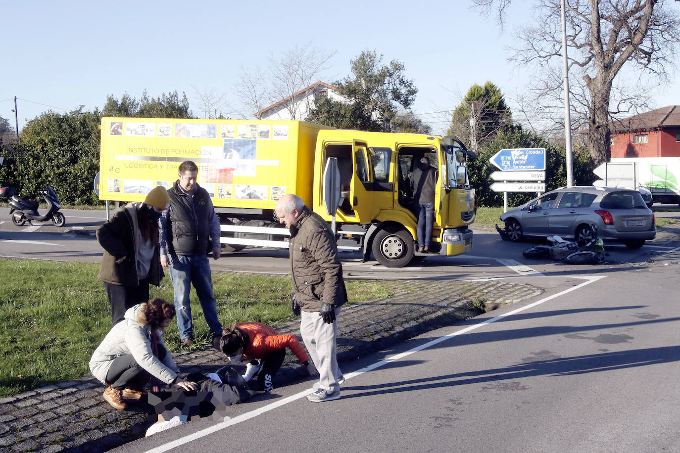 Colisionó con un turismo en la carretera N-632 en Deva, frente al restaurante El Cruce