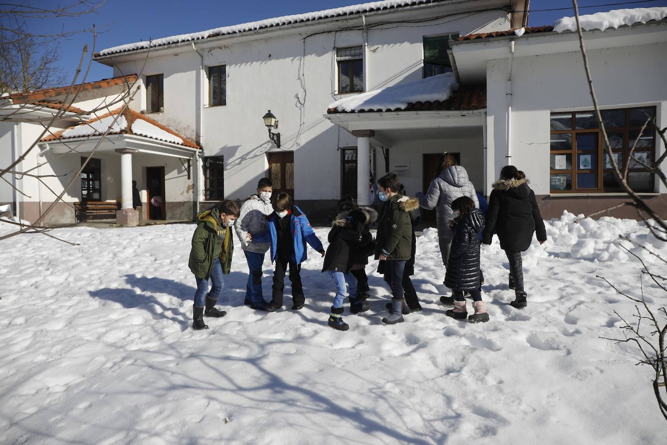 Todas las rutas de transporte escolar también volverán a funcionar en la región ante la mejora del temporal