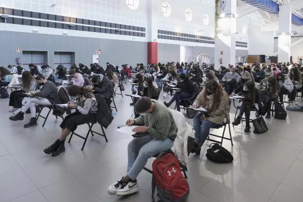 La Universidad de Oviedo retoma los exámenes presenciales entre críticas estudiantiles