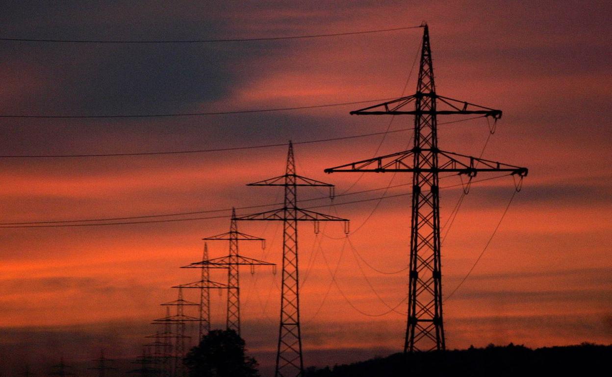 Ribera insta a Podemos a tener «cuidado» con sus propuestas para abaratar la luz 