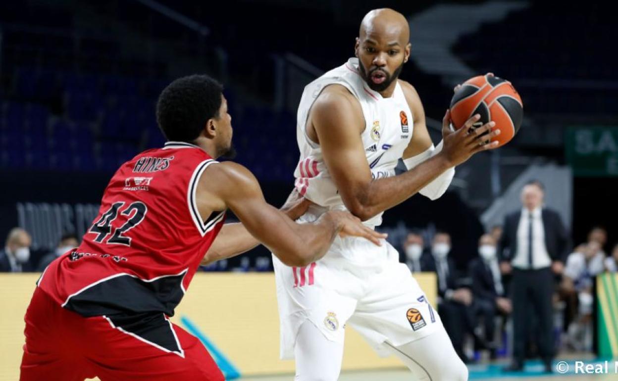 Alex Tyus, nuevo fichaje del Real Madrid, durante su partido de debut contra el Milán. 