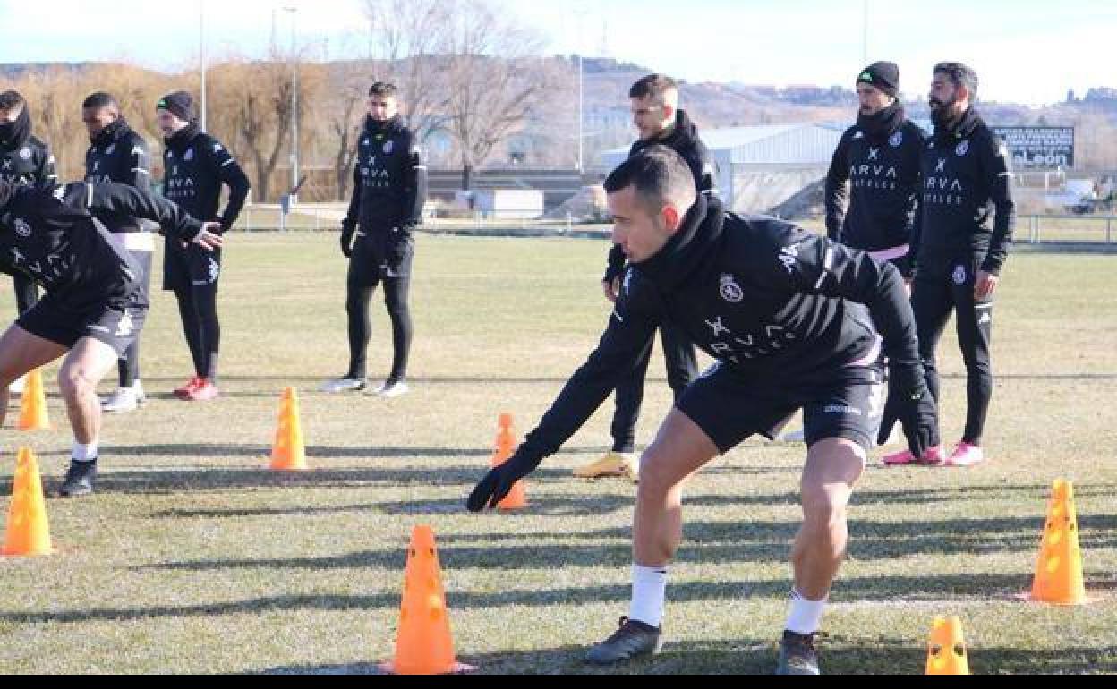 Los jugadores de la Cultural, durante un entrenamiento