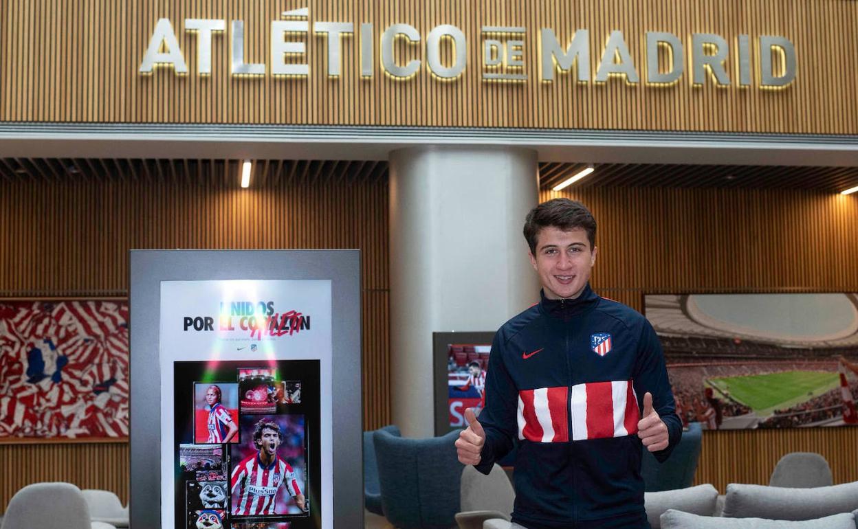 El mierense Davo Fernández firma hasta 2023 por el Atlético de Madrid B