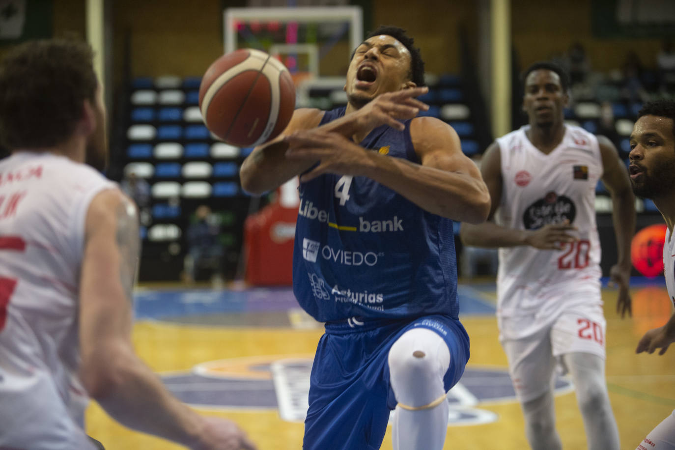 El equipo de Natxo Lezkano se impuso al Ourense tras un ajustado final en el que los gallegos estuvieron a punto de aguarle el estreno de año a los azules