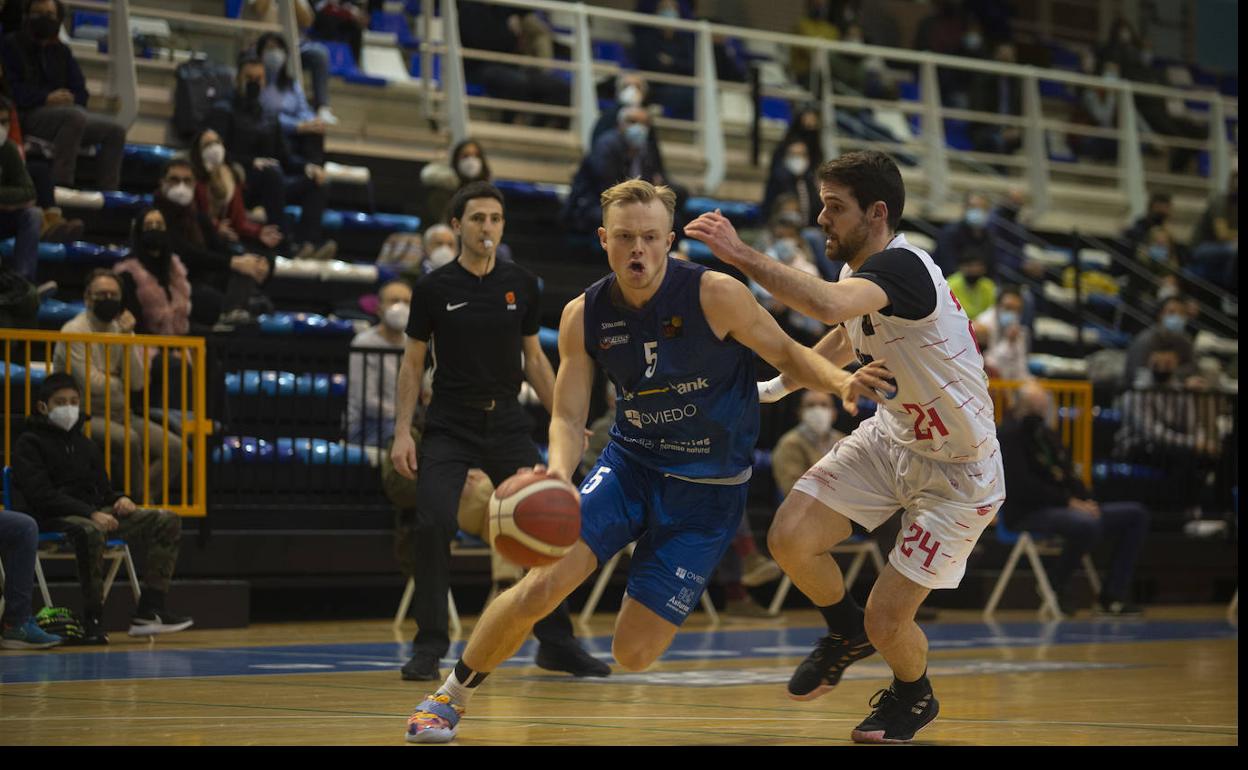 Triunfo del Liberbank Oviedo en la vuelta de la afición a Pumarín