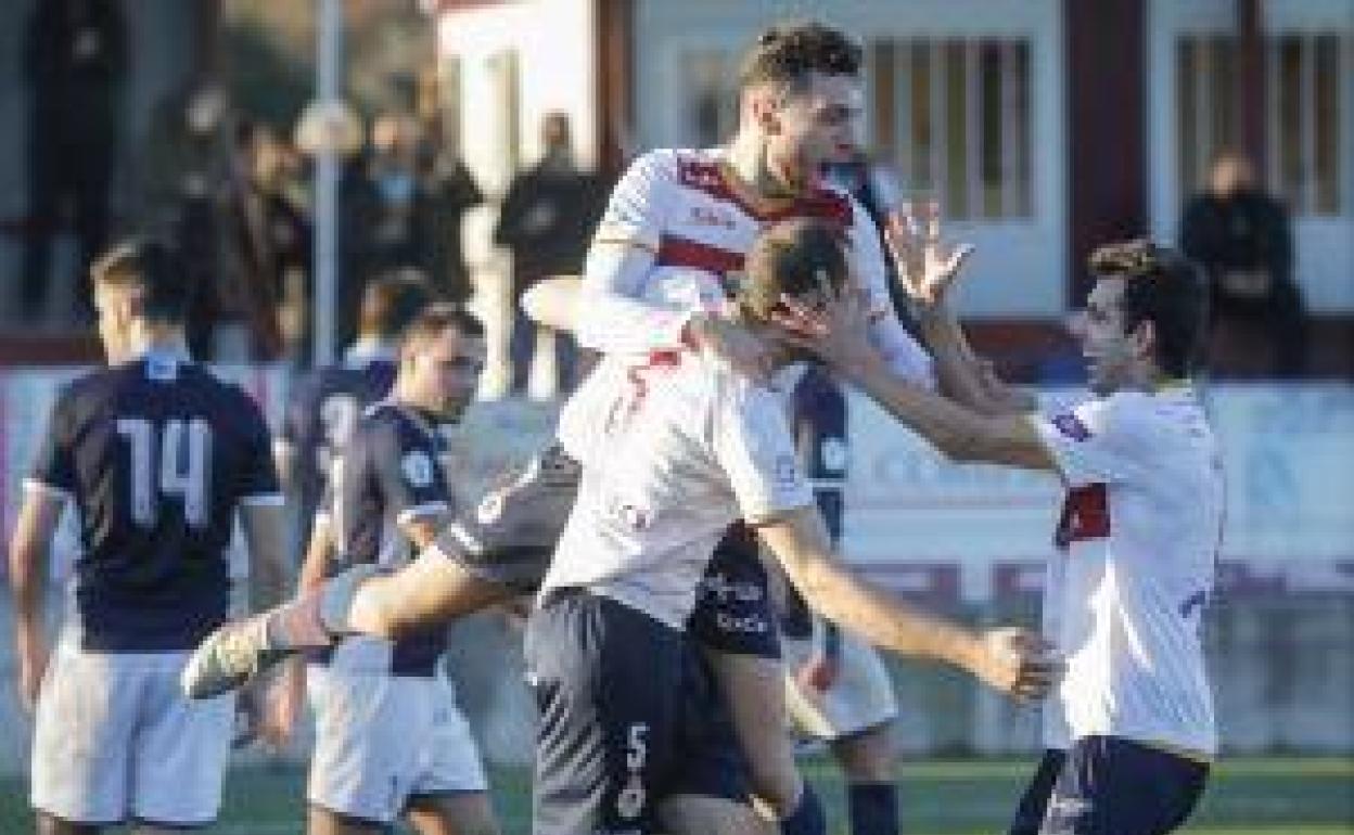 El Gijón Industrial se da un festín de goles para reconciliarse con la victoria