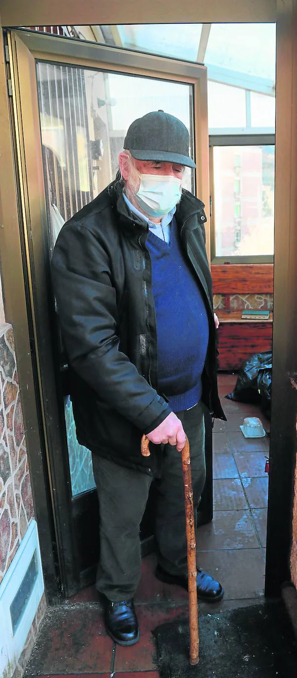 Antonio Cabanas (73 años)Santa Cruz (Mieres) «Estuve en cuarentena y tengo invalidez, pero me arreglo. Lo que peor llevo es la soledad»