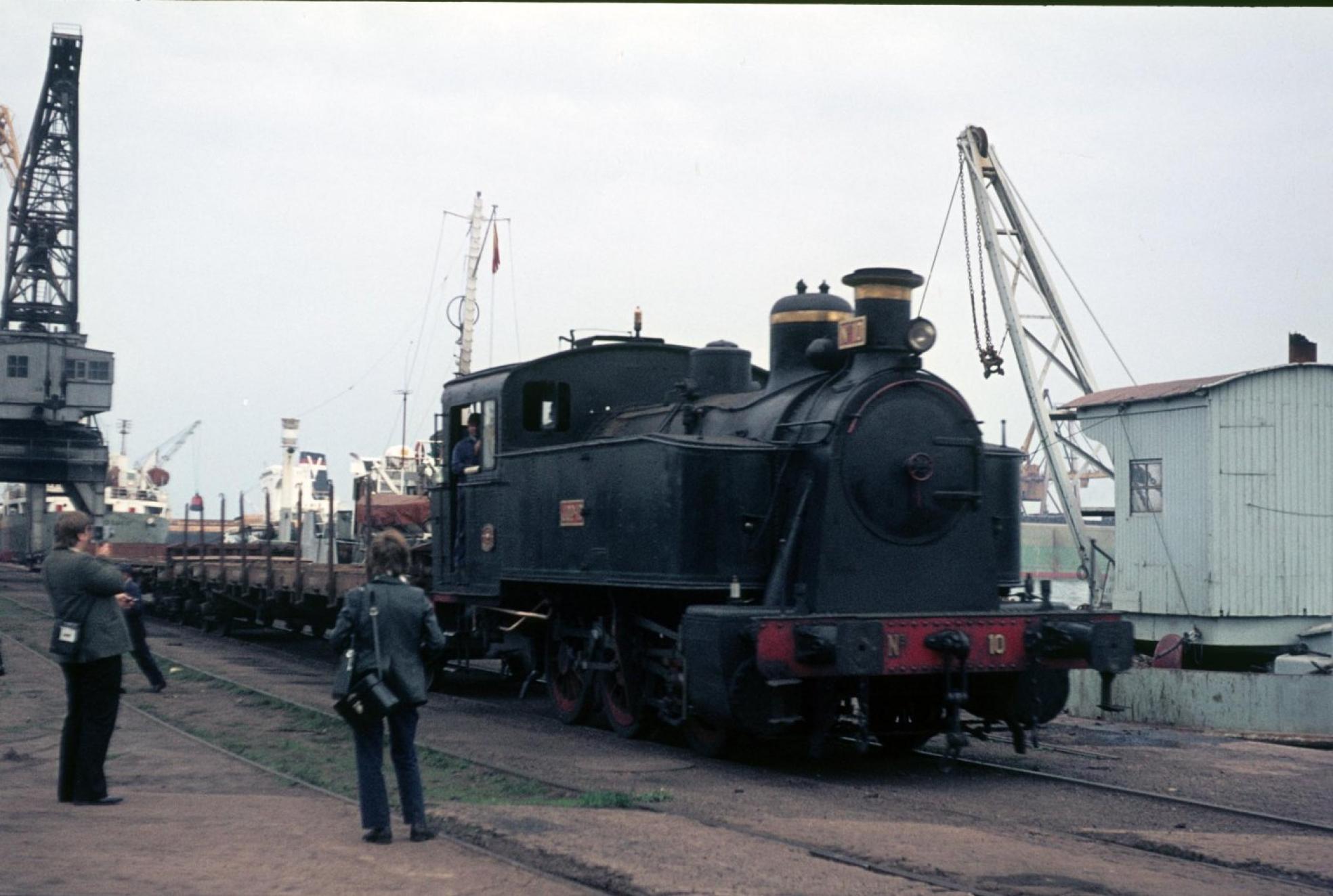 t Fotógrafos en el puerto de El Musel. 