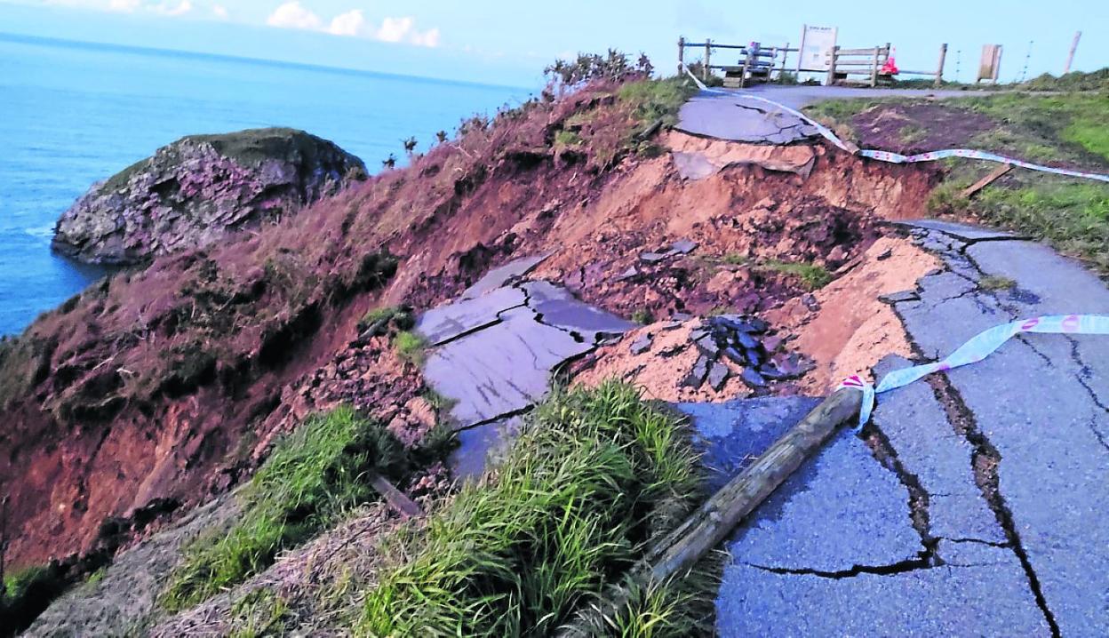 Estado actual del tramo de la senda afectado por el argayo subterráneo ocurrido el pasado 1 de enero. 